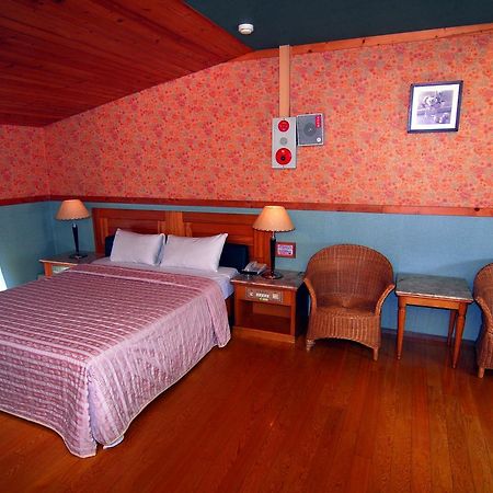 Paiwei Motel 타이난 외부 사진