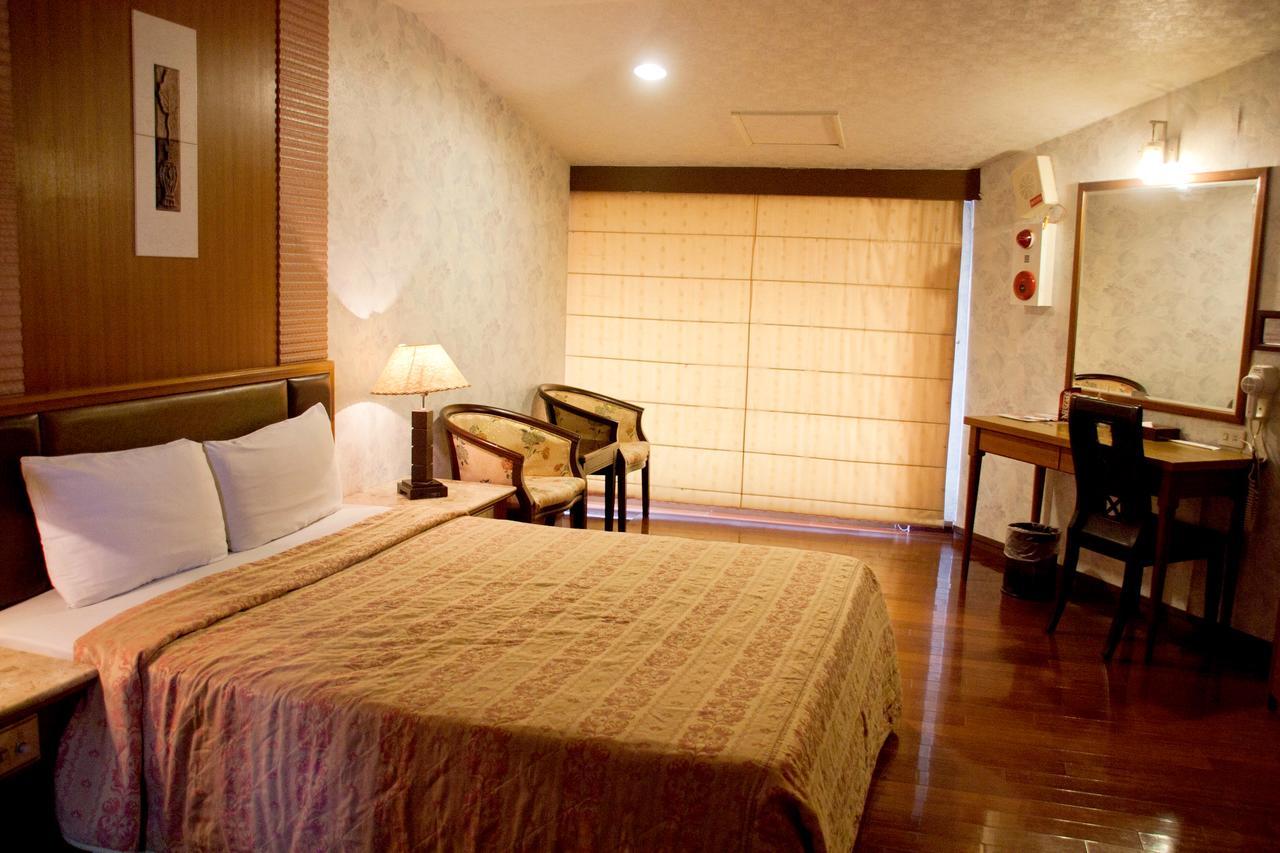 Paiwei Motel 타이난 외부 사진